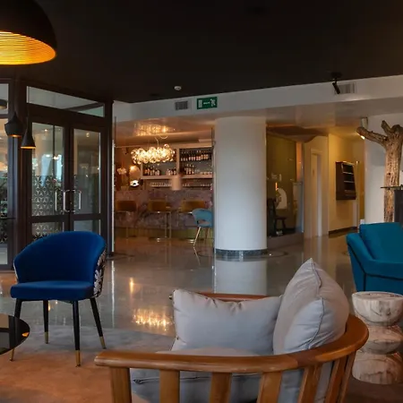 Gardone Palace 4*