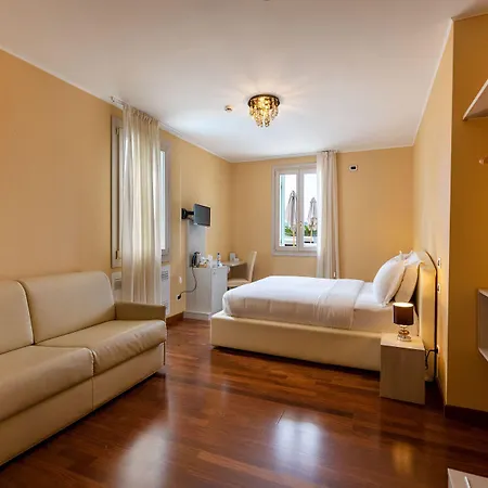 Gardone Palace 4*