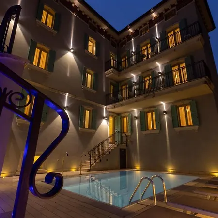 Gardone Palace 4*