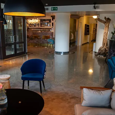 Gardone Palace 4*